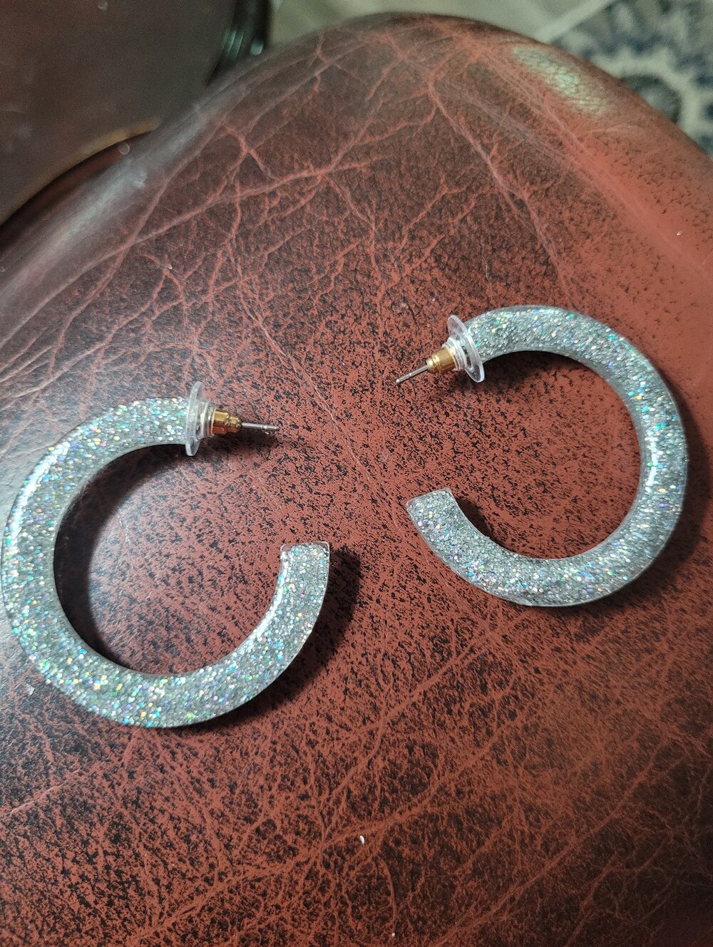 Lux Accessory Americana Silver Glitter Acrylic Hoop Earrings